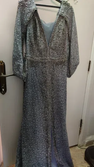 فستان مستعمل للبيع