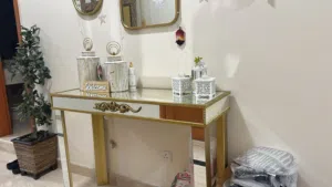 كونسول زجاج 20 دينار