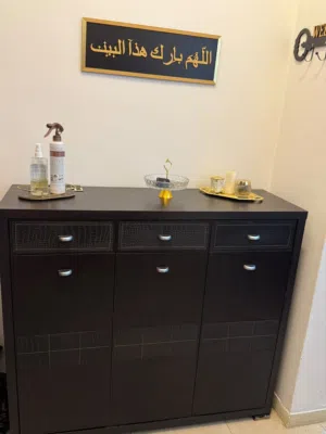 خزانة أحذية بني داكن
