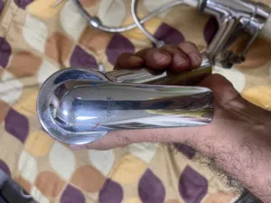 خلاط مغسلة العدد 3 بحالة ممتازة النوعية جروهي اصلي