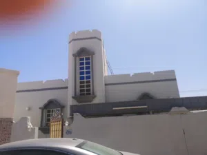منزل عربي بموقع حيوي خلف مركز القبائل للتخفيضات ومجمع السلام الطبي