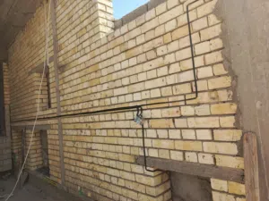 علي خلفه بناء أو ارضيه