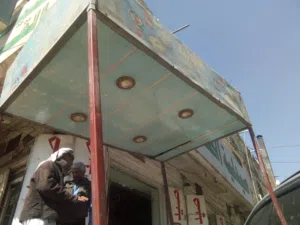عربية بطاط مستخدم نظيف عرطه العرطه مع التوير مع الوحه والديكور كل شي فيه حلو فيه مخزن تحت حديد