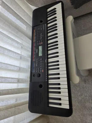للبيع بيانو Yamaha إلكتروني بحالة ممتازة