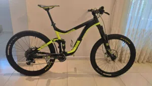 GIANT REIGN FULL SUSPENSION MOUNTAIN BIKE