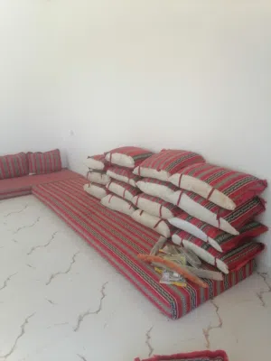 للبيع جلسه 10متر مخاد20 مخده  امورهن فوق الطيبه سفنج اصلي ومخاد نوعيه ثقيله