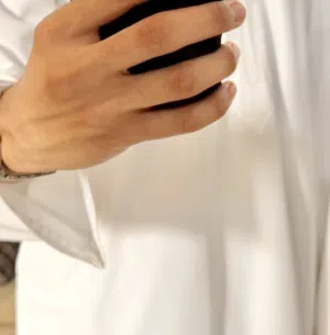 علي 