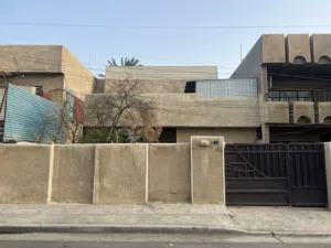 مساحة الدار 200 معه 250 متر تشجير من ضمن الطابو