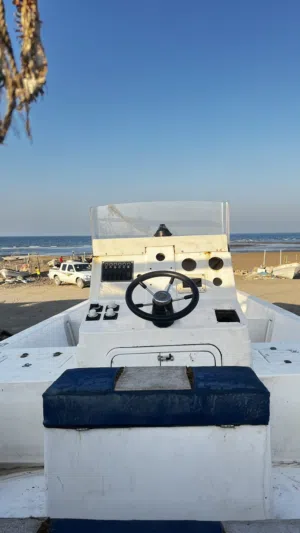 حل بيع قارب 31 اموره طبيه تعال وشوف القارب أو سقب ب قارب 29 أو 28 ب مسطح مع الملكيه