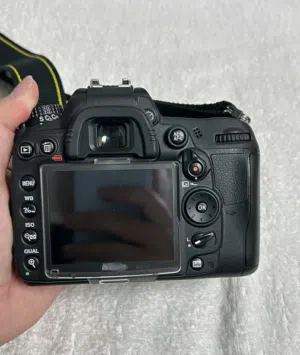 كاميرا تصوير فيديو وفوتو احترافيه مع عدسة شبه جديد بسعر حرق 249 د عمان قويسمه