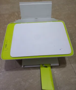 طابعة hp احبار كاترج جديدة مستخدم قليل طباعة ملونة واسود ما بيها اي عطل نضيفة ناقصها زوج احبار كاترج