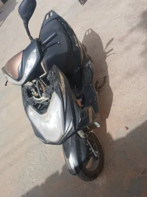 فيسبا للبيع موديل 2025 رساله مفتوحه واقفه  سعرها 1500