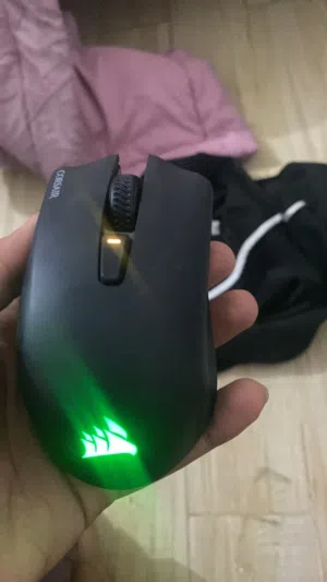 والماوس من شركه CORSAIR الماوس يجي بلوتوث وايرلس نضافته 95/95بلميه