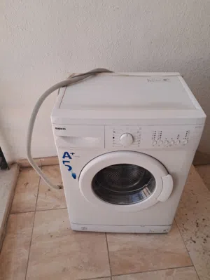 غسالة للبيع بداعي السفر  مستعلة بحالة الوكالة