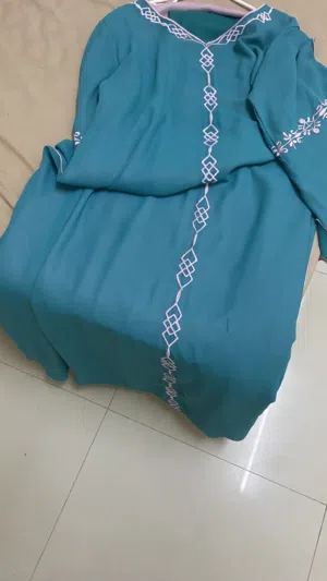جلابيه بتطريز انيق جداً