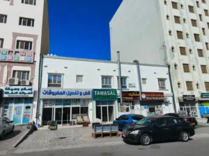 مباشره بنايه سكني تجاريه المعبيله قرب جامع الباري خلف نيستو فقط طابقين والعمر 3 سنوات فقط