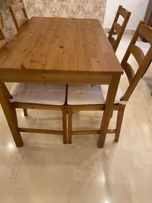 طاوله طعام اربع كراسي من ikea للبيع