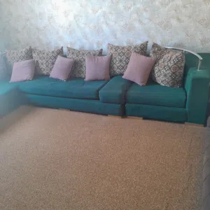 صالون للبيع