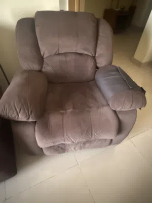 Single seater Fabric recliner single seater for sale in good condition
