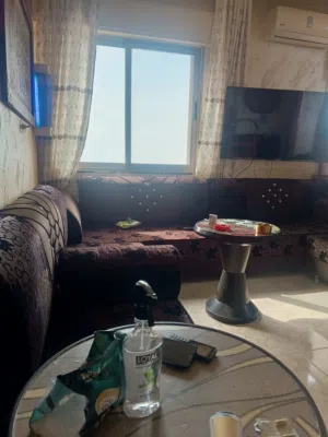 طقم كنب كورنر تفصيل للبيع مكون من 14 مقعد و طربيزات وسط و زاويتين