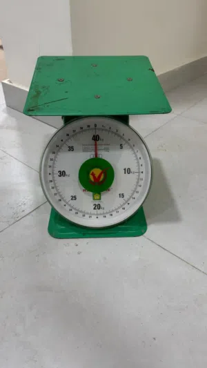 ميزان للبيع اربعين كيلو اخو الجديد مستعمل قليل