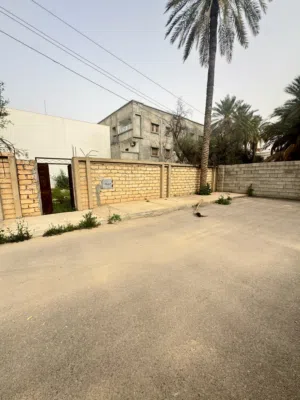 أرض للبيع لسكن أو للاستثمار موقع مميز - سوق الجمعة بالقرب من شيل  لمثمر شارع قطران موقع ممتاز