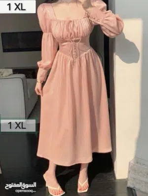 ملابس فستان نسائي ماكسي بخصر مطوي وحزام وربطة عنق :