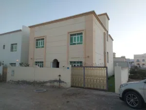 للبيع فيلا طابقين بالعامرات السادسة من المالك مباشرة