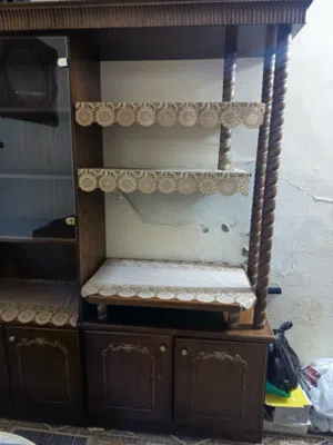 بوفيه خشب زان صافي قشرة بلوط بحاله ممتازه