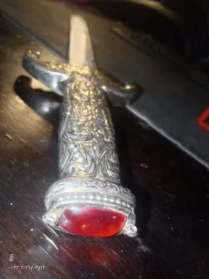 انتيكه ،،،،مقتنيات،، قديمه،، حجر كريم ،، من معدن الفضه والنحاس