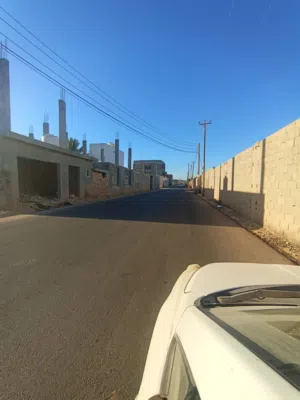 الله يبارك ماشاءالله ارض كسبة نص هكتار للبيع وبسعر كزيووني فرصة ياصاحب العيلة