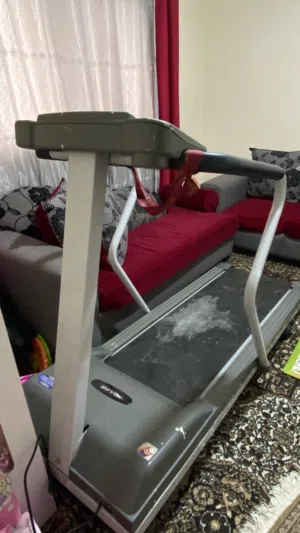 جهاز مشي للبيع الحالة جيد جدا لا يوجد مشاكل جهاز قوي وجامد