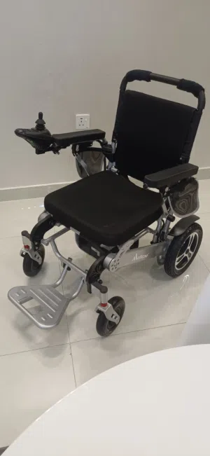 Lightweight Folding Electric Wheelchair with Intelligent Four-wheel Drive and electromagnetic brake.