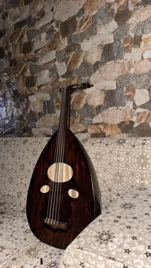 للبيع عود زرياب