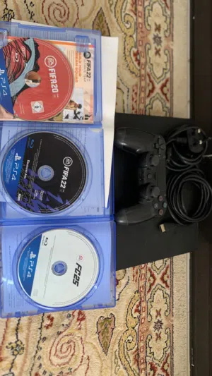 بلستيشن 4 سليم مستعمل مع يد واحده وثلاثه اشرطه فيفا