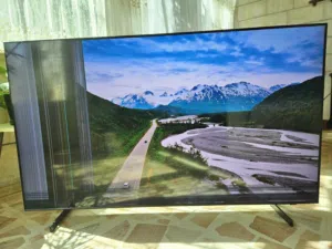 شاشة Samsung QLED 65(يوجد كسر بالشاشة)