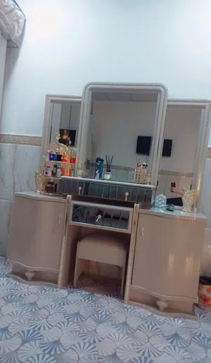 غرفه اخشاب جديد وصلها وياها مشتريه ب مليوني ونص ابيعه ب مليون و 750 الف بيج مجال بسيط
