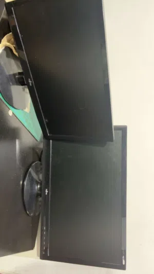 معايا شاشتين كمبيوتر (عدد 2) من البراند الياباني الأصلي الشهير Fujitsu.