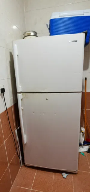 اغراض منزل للبيع  غرفة نوم كاملة وجيدة جدا  كالجديدة.. ثلاجة سامسونج 24 قدم كالجديدة ..