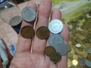 عملات تذكاريه نحاس من أكثر من 50 سنه مصريه حوالي 300 قطعه ب 1500 جنيه فقط