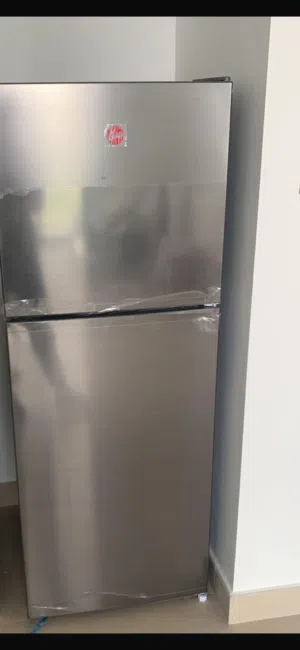 ثلاجة للبيع المستعجل
