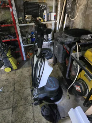 ماكنة بولش لتنظيف لسجاد وتنظيف ارضيات + شفاط 3 روس