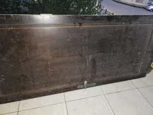 باب خشب داخلي لون بني بحالة ممتازة