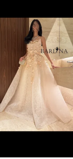 فستان نسائي