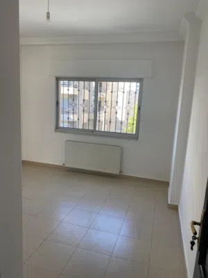 شقه ارضي فارغ للإيجار جبل عمان الخامس - REF : 14729