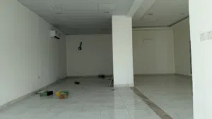 محل للايجار في موقع ممتاز مقابل مسقط مول