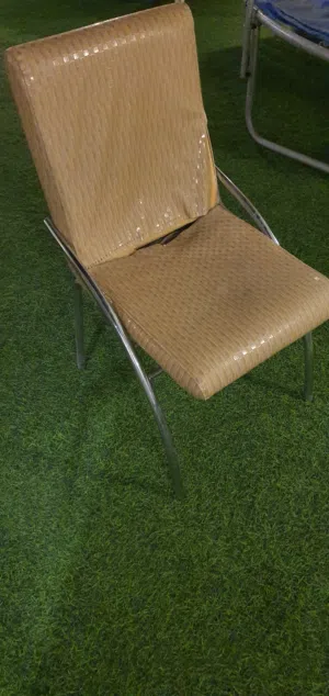 كرسي بحالة جيدة