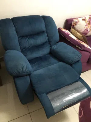 ركلاينر هزاز باللون الازرق