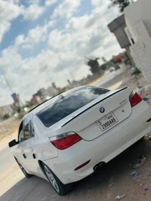 BMW 2008 اللون الابيض