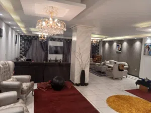 شقة بكورنيش المعادي 280 متر